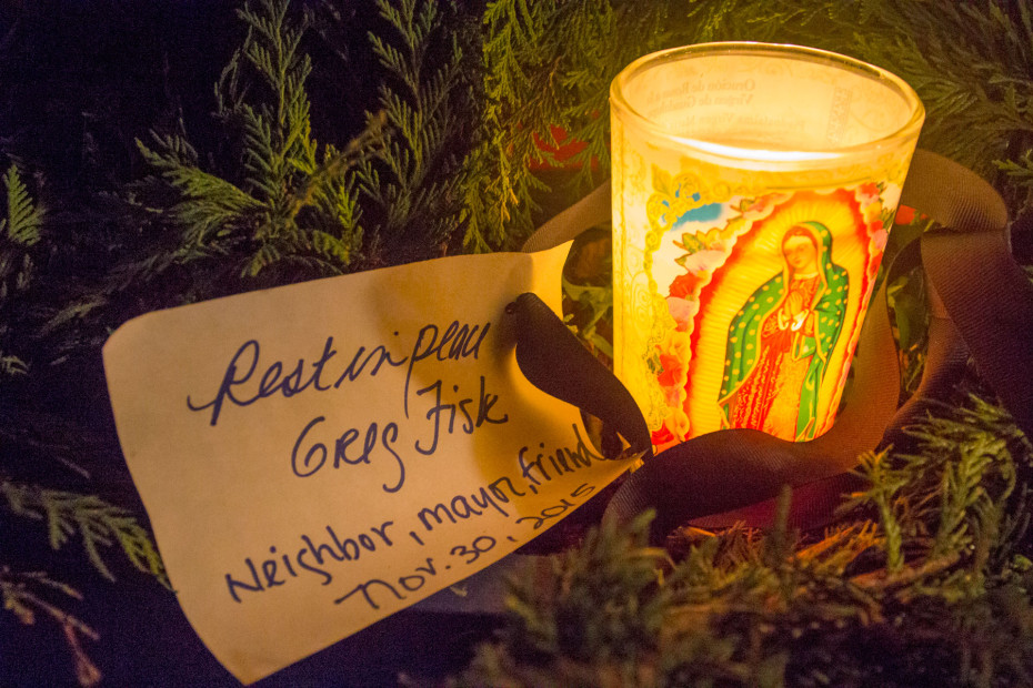 A candle and a note reading "Rest in peace Greg Fisk. Neighbor, mayor, friend. Nov. 30, 2015" outside a neighbor's house on Kennedy St. Monday evening. (Photo by Mikko Wilson/KTOO)